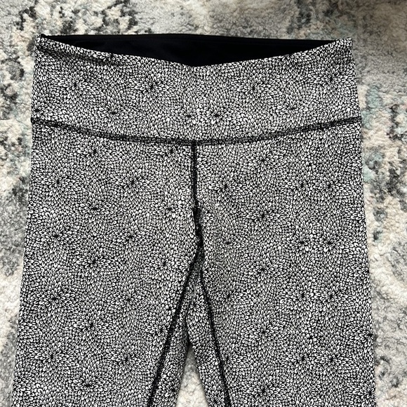 Lululemon Wunder Under Leggings - Picture 2 of 13